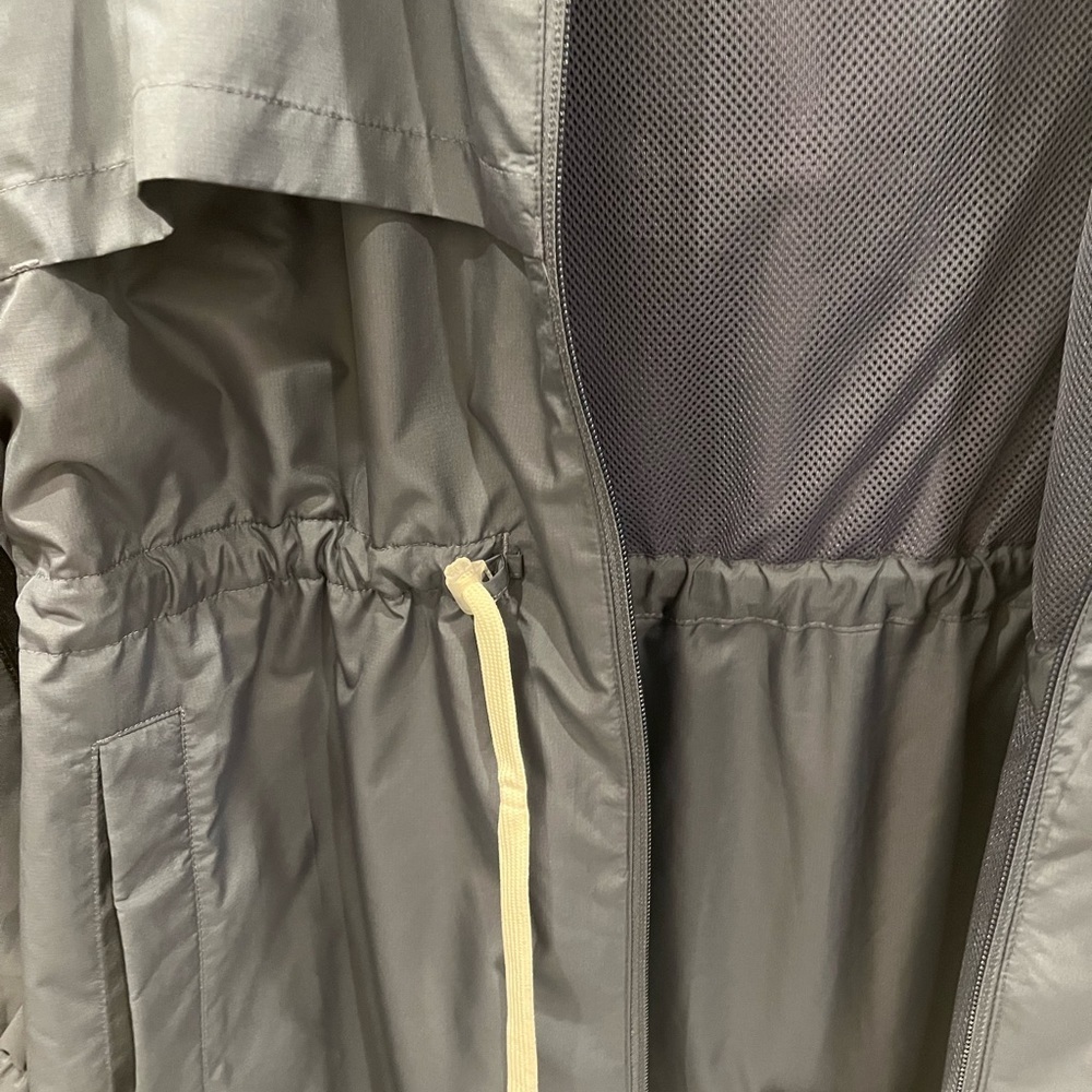 ASICS women’s rain‎ coat - Picture 7 of 8
